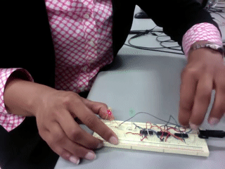 Breadboard D Flip-Flop hardware loops. | Watch Full Video Demonstration on YouTube ↗ | https://www.youtube.com/watch?v=G0uw5PP9fuw#no-embed
